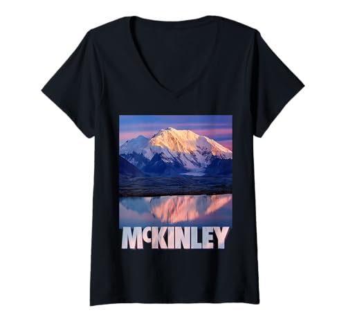 Damen Mount McKinley (Denali) Alaska-Gebirgskette T-Shirt mit V-Ausschnitt von McKinley (Denali) Souvenirs & Gifts by DV8sTees