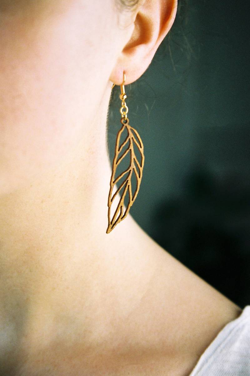 Ohrringe Aus Holz in Form Länglicher Blätter - Hoja von McommeAime