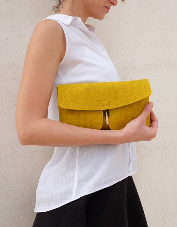 Anis - Filzunterarmtasche Aus Natürlichen Materialien, Elegante Filztasche, Handgemacht, Versandkostenfrei von Mdirektorbags