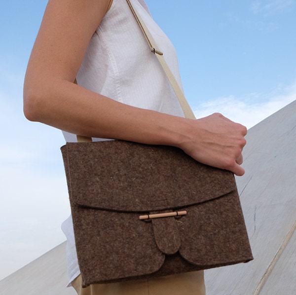 Filz Crossbody Tasche, Aus Natürlichen Materialien, Elegante Filztasche, Schultertasche von Mdirektorbags