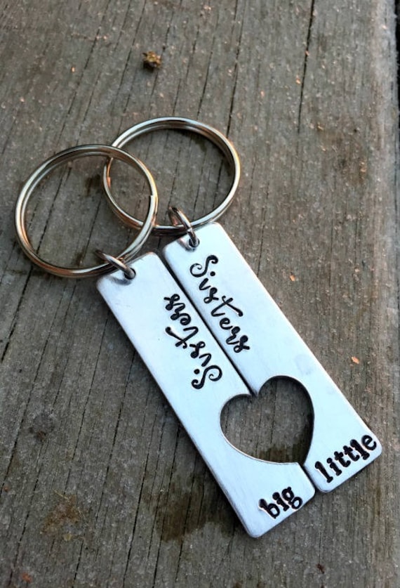 Schwester Schlüsselanhänger Für 2, Große Kleine Geschenke, Weihnachtsgeschenk, Kleine, Stiefschwester Schlüsselanhänger, Schwiegerschwester von MeAndMySweetPea