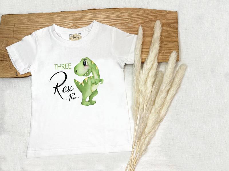 Three Rex Geburtstagsshirt | T-Shirt Dritter Geburtstag 1st Birthday Junge Dino Birthdayshirt Personalisiert T-Rex Geburtstagskind von MeDaPi