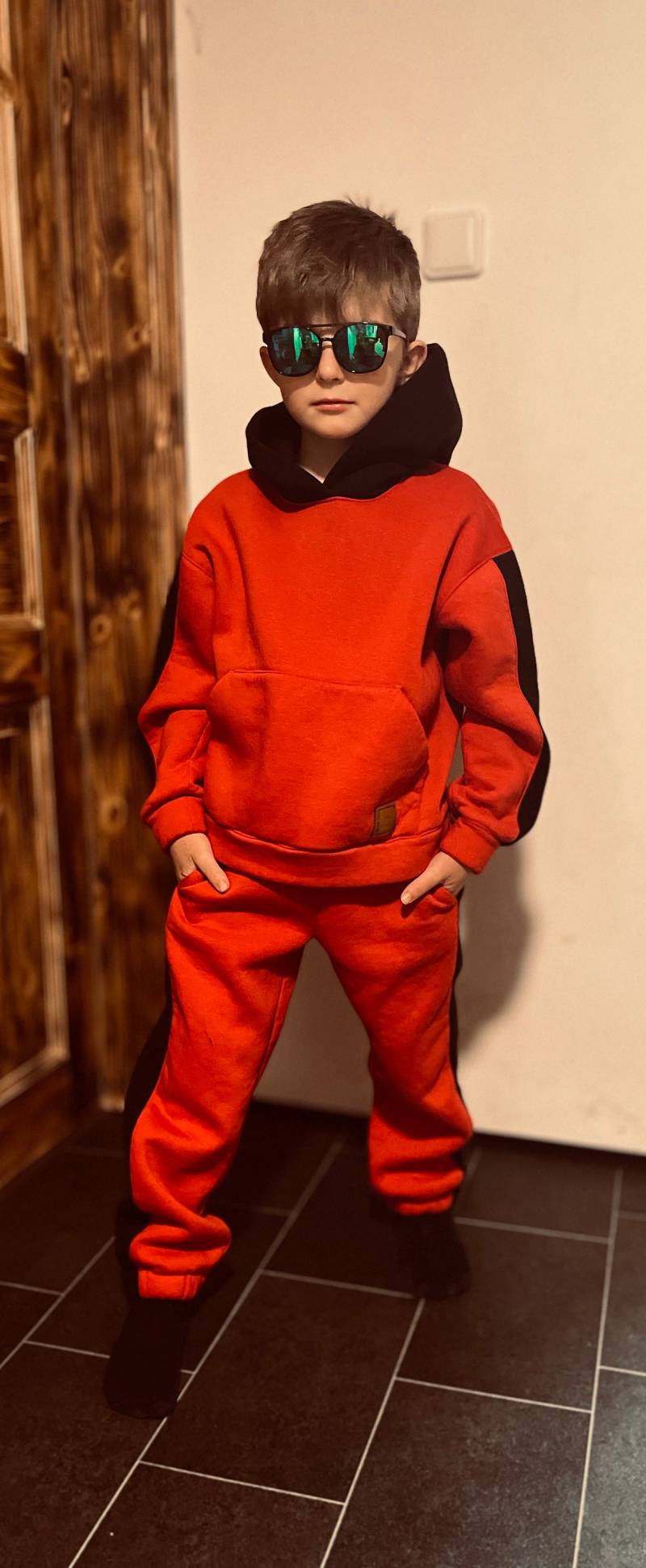 Jogginganzug Bestehend Aus Hoodie Und Hose Jogginganzug Bestehend Aus Hoodie Und Hose von MeMaelo
