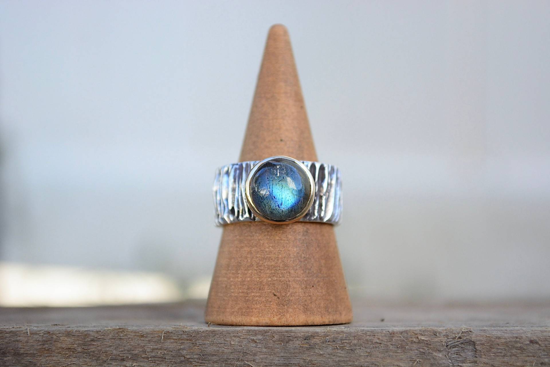 Labradorit Breit Bandring, Ring, Gold, Lünette Mit Sterling Silber, Silber Und 14K von MeSheDesignsLLC