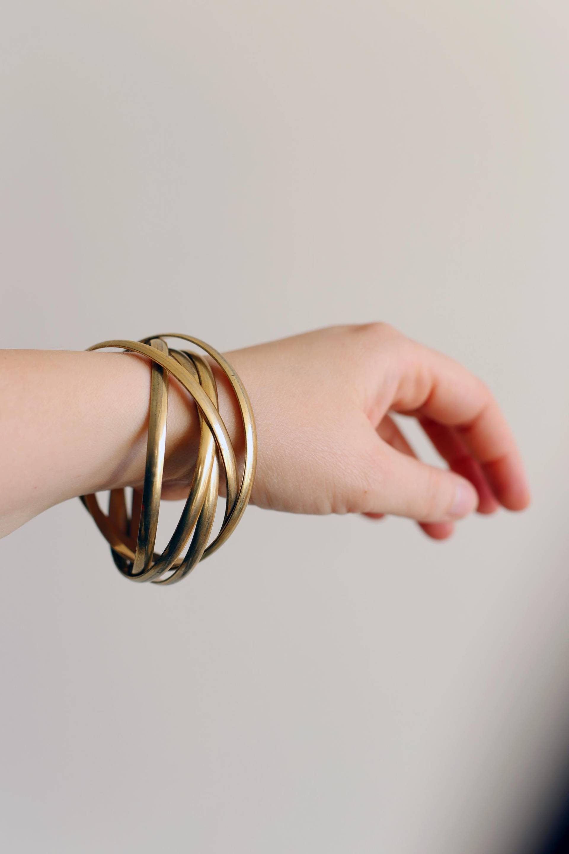 Vintage Armreifen Aus Verflochtenem Stahl - Messing Mit Natürlicher Patina von MeadowSideVintage