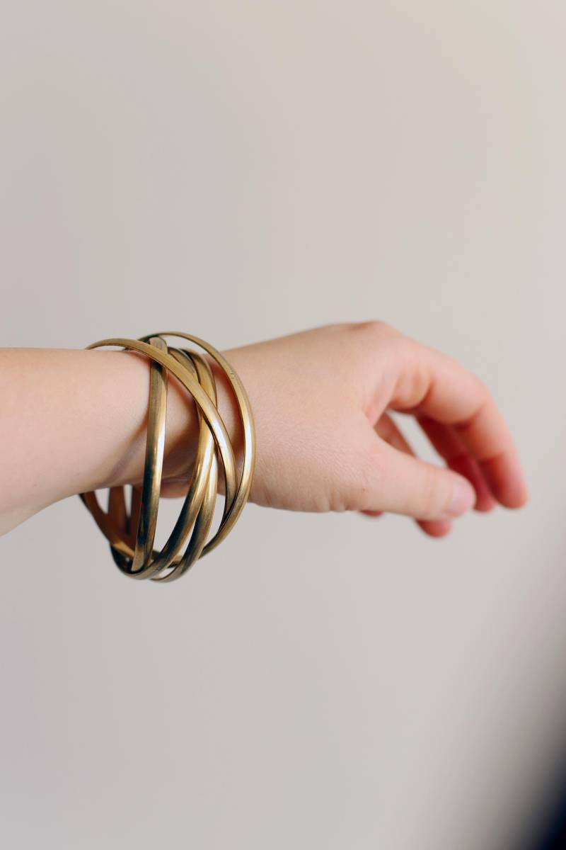 Vintage Armreifen Aus Verflochtenem Stahl - Messing Mit Natürlicher Patina von MeadowSideVintage