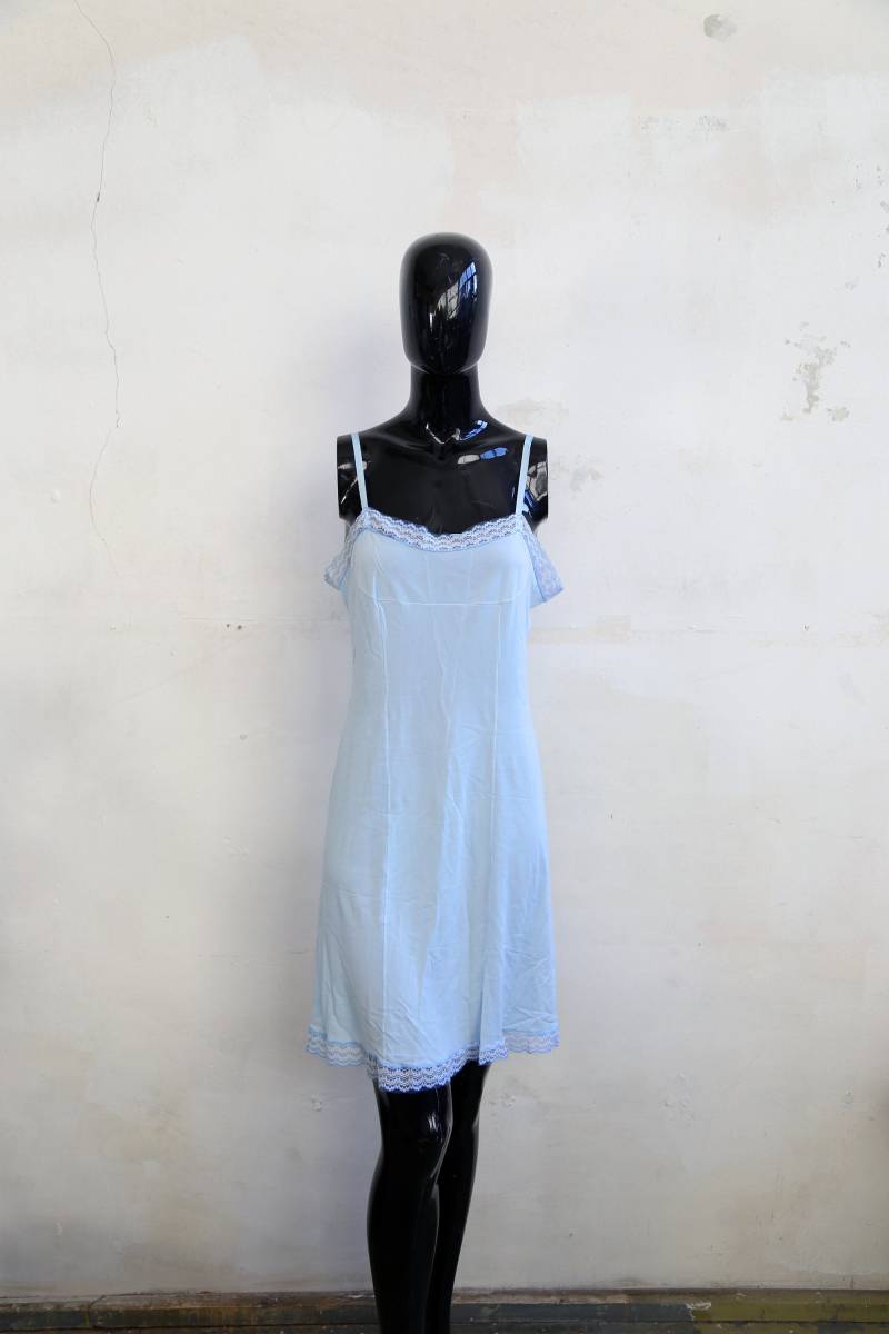 Vintage Himmelblaues Petticoat-Slip-Kleid Aus Spitze - 1970Er Jahre, Udssr Nylon Unterwäsche von MeadowSideVintage