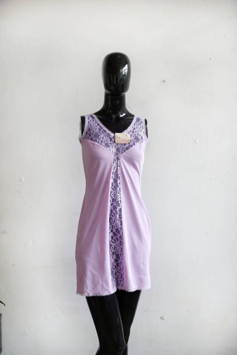 Vintage Unterwäsche Petticoat - Lila Spitzen Unterkleid Nos Mode von MeadowSideVintage