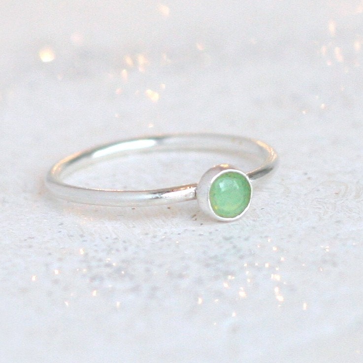 Chrysoprasring/Stapelring Aus Silber 925. Minimalistisch. Mintgrüner Chrysopras. Mai Geburtsstein Ring. Grüner Edelstein Stapelring Chrysoprasring/Stapelring Aus Silber 925. Minimalistisch. Mintgrüner Chrysopras. Mai Geburtsstein Ring. Grüner Edelstein Stapelring von MeadowbelleMarket