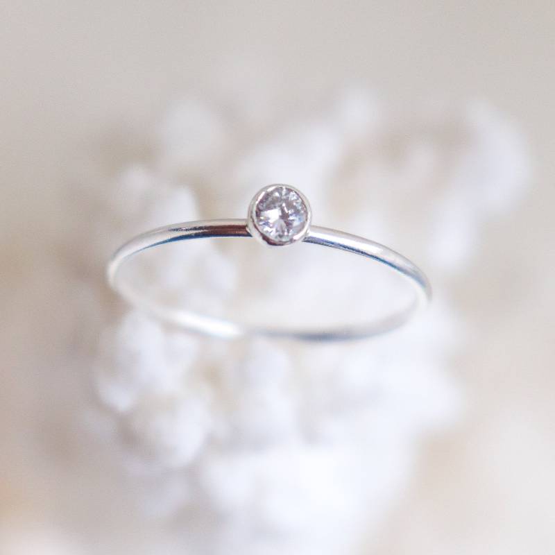 Diamant Als Ring. Silber Stapelring Mit April Geburtsstein. Ein Edelstein-Ring Zum Stapeln. Sterling Silber. Mütter Schmaler Stapelring Diamant Als Ring. Silber Stapelring Mit April Geburtsstein. Ein Edelstein-Ring Zum Stapeln. Sterling Silber. Mütter Schmaler Stapelring von MeadowbelleMarket