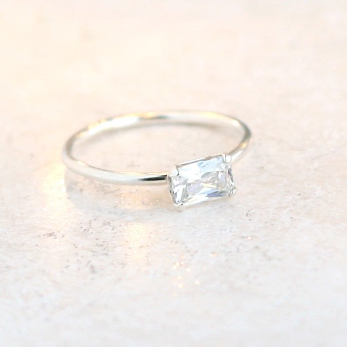 Diamantring/Stapelring Mit April-Geburtsstein. Ein Edelstein-Ring Zum Stapeln. Sterling Silber. Mütter Ring. Schmaler Stapelring von MeadowbelleMarket