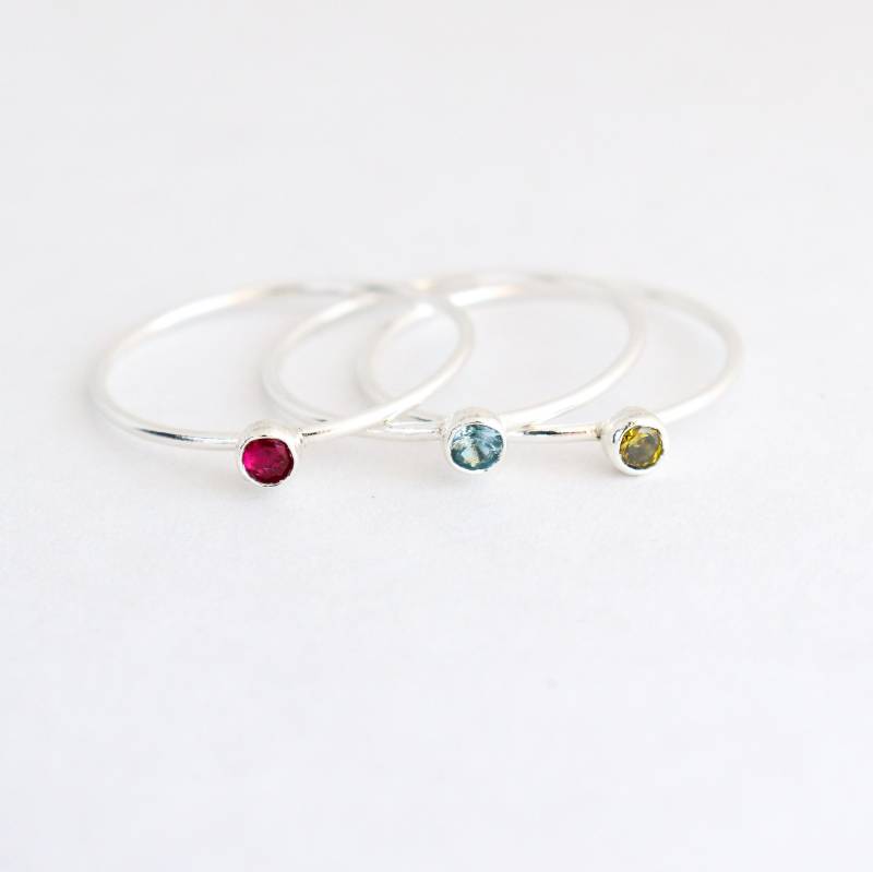 Geburtssteinring. Ein Stapelbarer Geburtsstein-Edelsteinring. Sterling Silber. Mütter Ring. Stapelring. Personalisiertes Geschenk Für Sie Unter 30 von MeadowbelleMarket