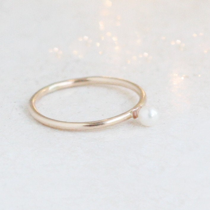 Perle Ring. Gold, Roségold Oder Sterlingsilber. Ein Ring Zum Stapeln. Stapelring. Gold Filled Edelstein. Geschenk Für Sie Unter 50 Perle Ring. Gold, Roségold Oder Sterlingsilber. Ein Ring Zum Stapeln. Stapelring. Gold Filled Edelstein. Geschenk Für Sie Unter 50 von MeadowbelleMarket