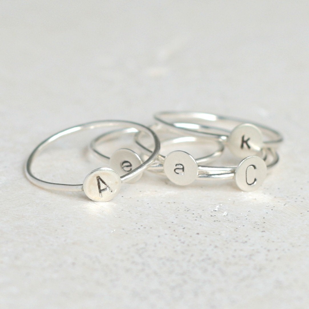 Personalisierter Anfangsring. Sterling Silber Schmuck. Silber Initialen Ring. Personalisierten Geschenk Für Sie. Runden Tropfenbuchstaben Personalisierter Anfangsring. Sterling Silber Schmuck. Silber Initialen Ring. Personalisierten Geschenk Für Sie. Runden Tropfenbuchstaben von MeadowbelleMarket