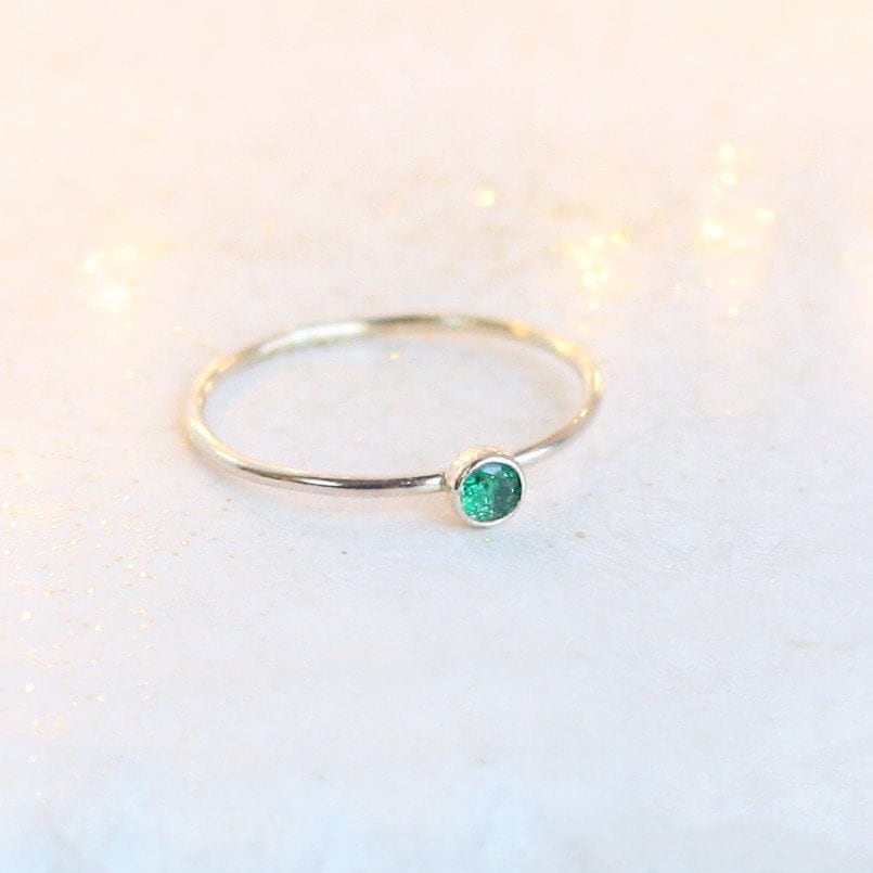 Smaragd Ring. Goldring. Ein Zarter Stapelbarer Geburtssteinring. Mütter 14K Goldgefüllt. Verlobungsring. März Geburtsstein Smaragd Ring. Goldring. Ein Zarter Stapelbarer Geburtssteinring. Mütter 14K Goldgefüllt. Verlobungsring. März Geburtsstein von MeadowbelleMarket