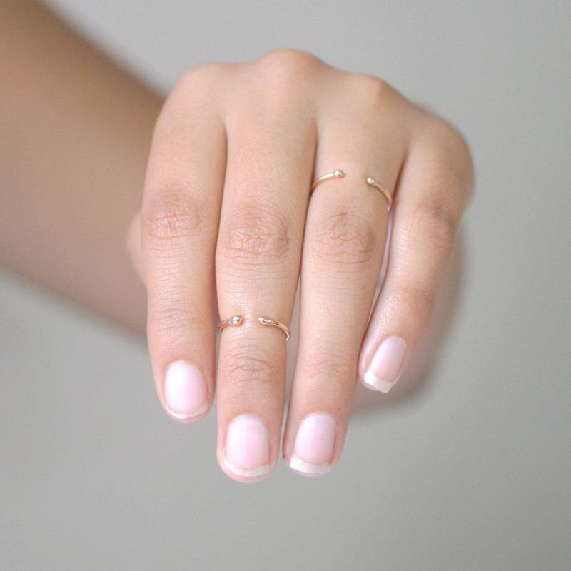 Solid 14K Gold Stapelbarer Manschettenring. Ein Zierlicher Ball Droplet Stapelring. Midi Knöchel Ring. Offene Manschette Verstellbare Arthritis Ring Solid 14K Gold Stapelbarer Manschettenring. Ein Zierlicher Ball Droplet Stapelring. Midi Knöchel Ring. Offene Manschette Verstellbare Arthritis Ring von MeadowbelleMarket