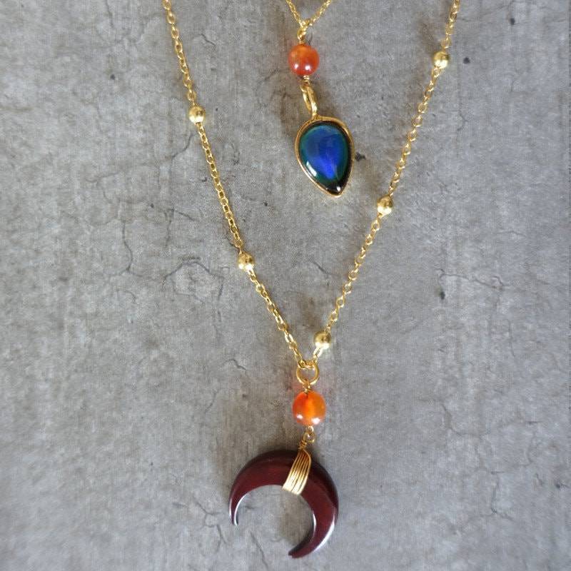 Mehrreihige Halskette Mit Mond, Karneolsteinen Und Einem Farbwechselstein - Me & My Mood Schmuck Mehrreihige Halskette Mit Mond, Karneolsteinen Und Einem Farbwechselstein - Me & My Mood Schmuck von MeandmymoodBoutique