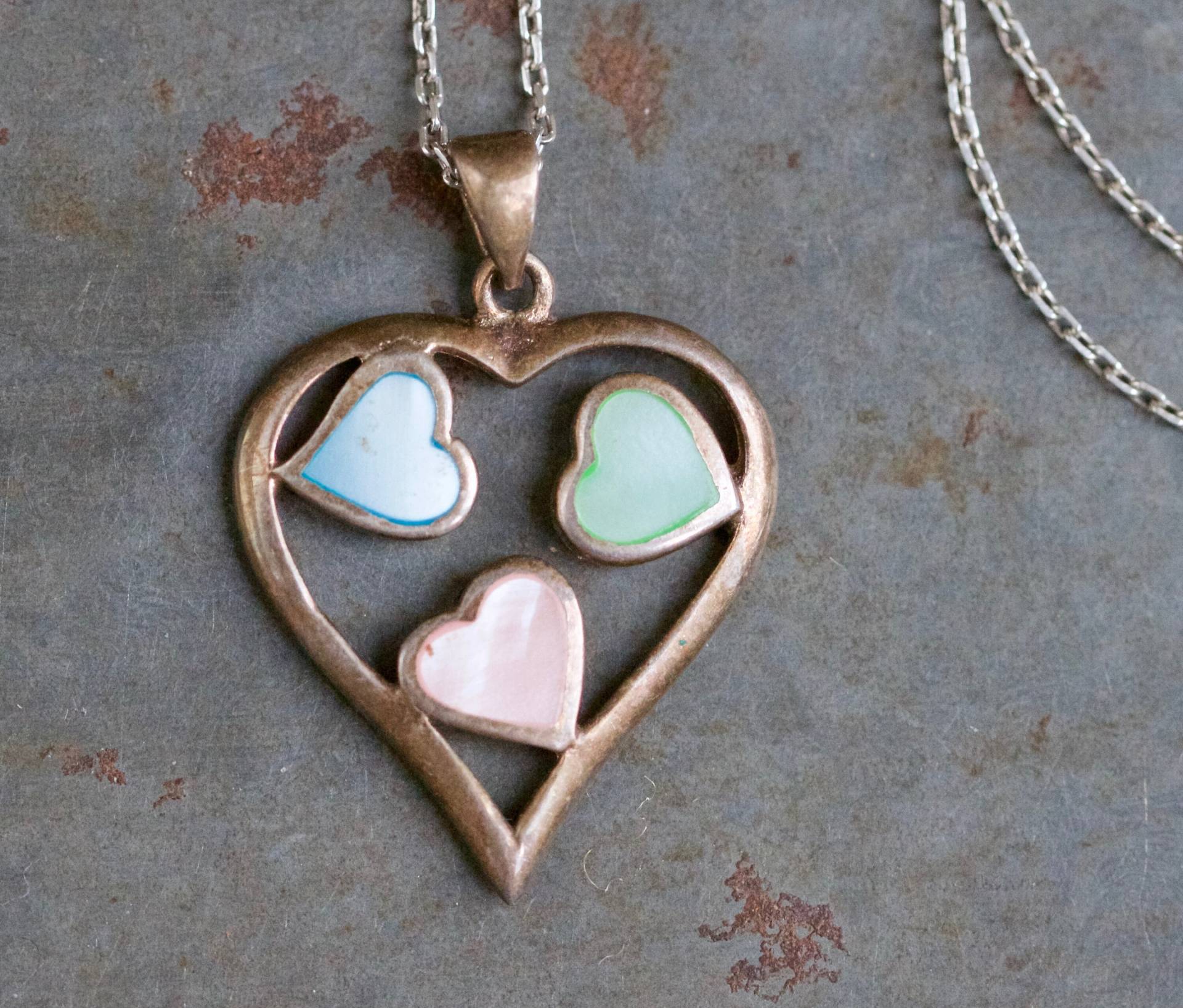 Vintage Sterling Silber Herz Anhänger - Pastellfarbenes Perlmutt, Schmuck Aus Den 80Er Jahren von Meanglean