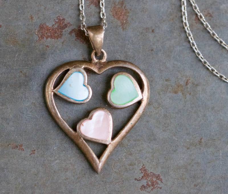 Vintage Sterling Silber Herz Anhänger - Pastellfarbenes Perlmutt, Schmuck Aus Den 80Er Jahren von Meanglean