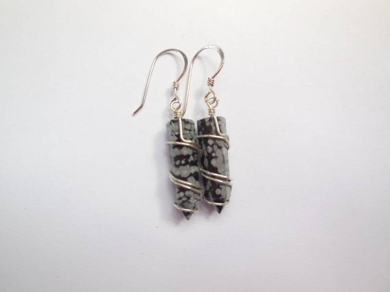 Schneeflocke Obsidian Punkte Draht Gewickelt Sterling Silberohrringe Schneeflocke Obsidian Punkte Draht Gewickelt Sterling Silberohrringe von MearthStar