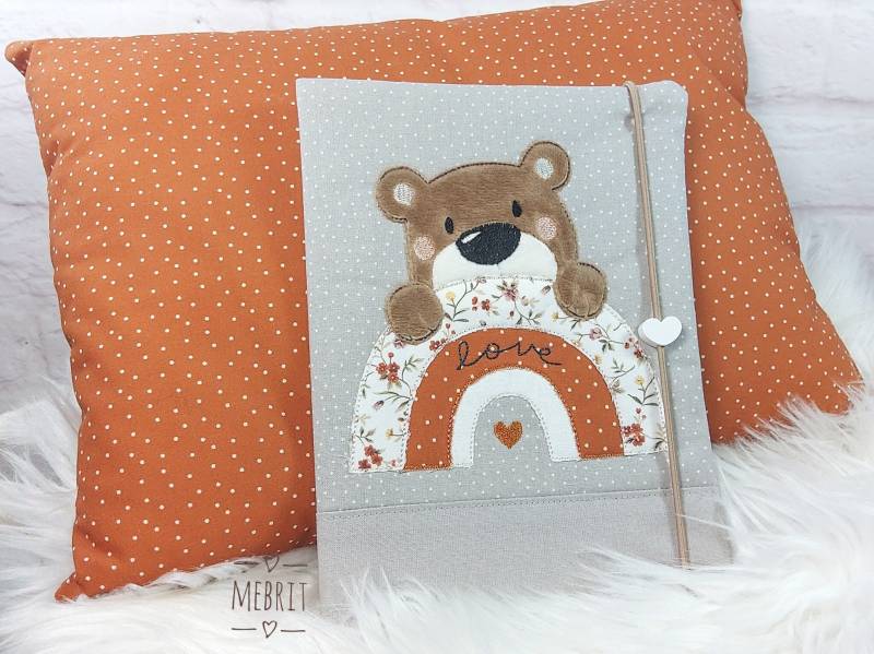 Süße U-Heft Hülle Mit Namen Und Fach Für Impfpass Krankenkassenkarte, Hefthülle, Mebrit, U-Heft, Babygeschenk Jungs, Beige, Teddy, Mädchen Süße U-Heft Hülle Mit Namen Und Fach Für Impfpass Krankenkassenkarte, Hefthülle, Mebrit, U-Heft, Babygeschenk Jungs, Beige, Teddy, Mädchen von Mebrit