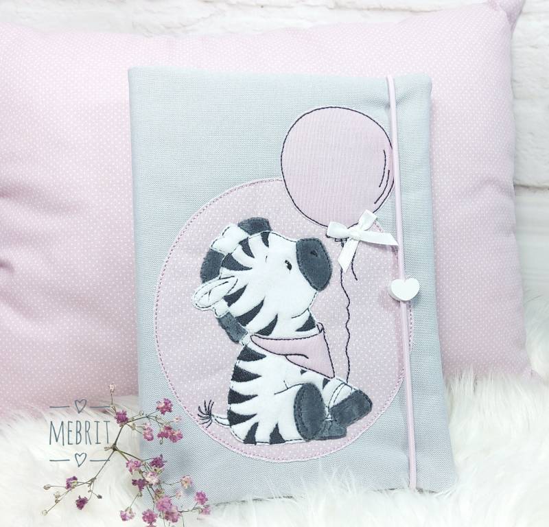 U-Heft Hülle, Hülle Mit Namen, Untersuchungsheft, Mebrit, Hefthülle, , Flieder, Zebra U-Heft Hülle, Hülle Mit Namen, Untersuchungsheft, Mebrit, Hefthülle, , Flieder, Zebra von Mebrit