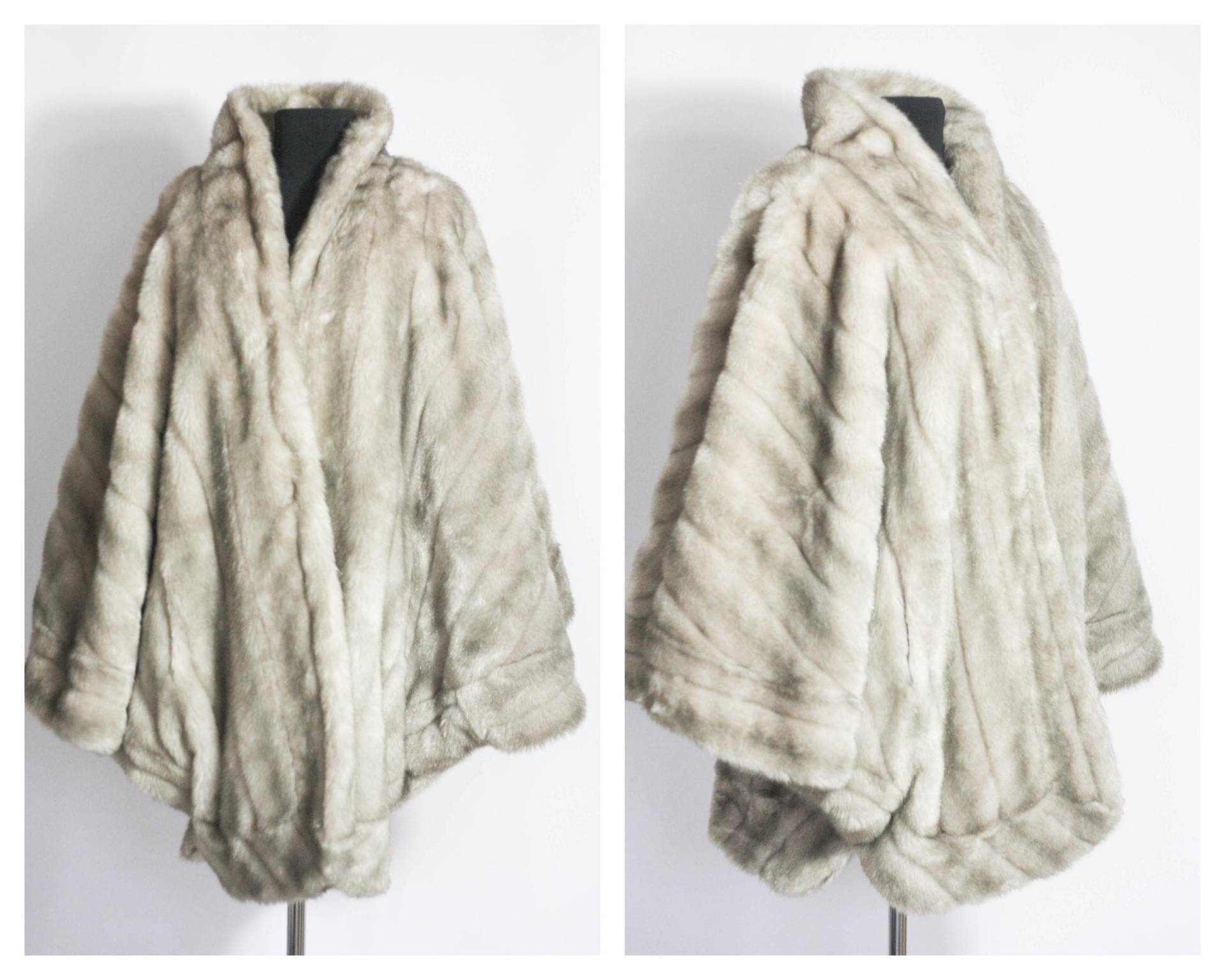 Kunstpelz Cape Made in France Umhang Mantel Warmer Wintermantel Damen Grauer Poncho Eleganter Oversized One Size von MechanicalOrange