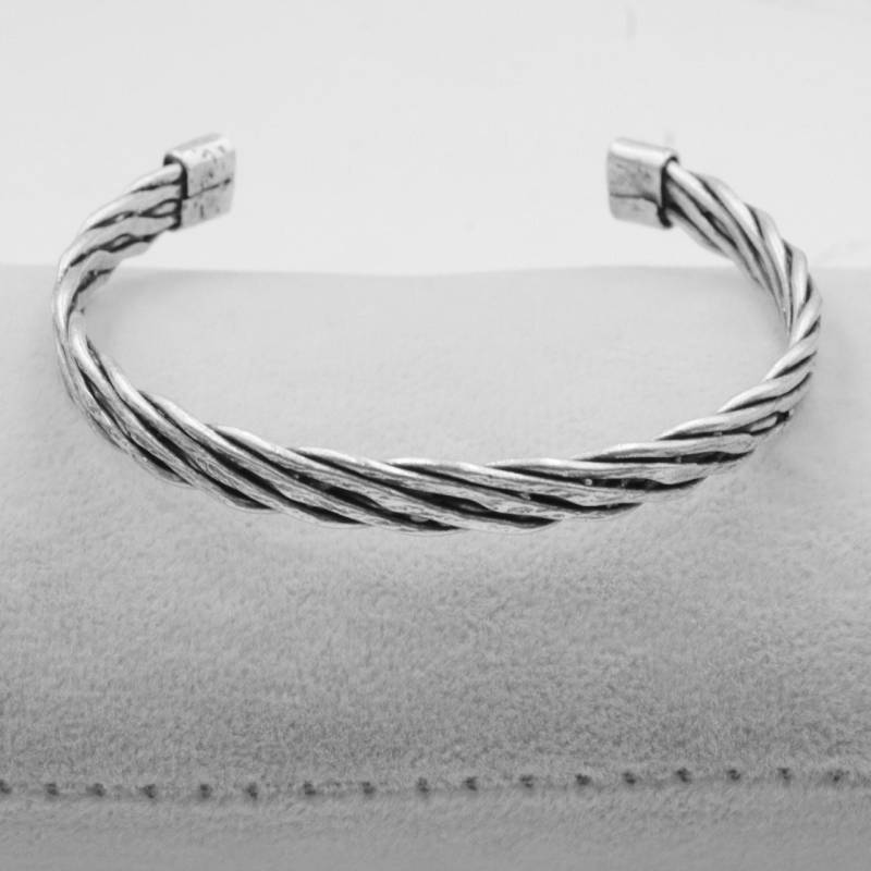 Classic Twisted Cuff Bracelet, Rope Silver Open Bangle Unisex Cuff, Boho Bangles von MedcezirBohoJewelry