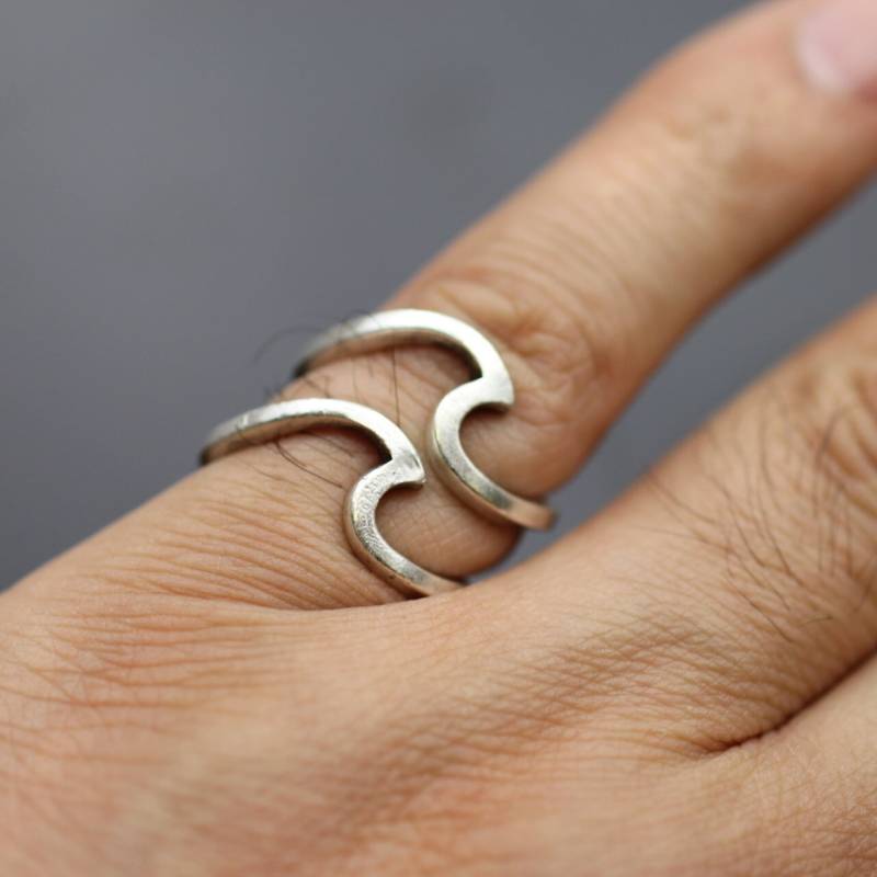 Sea Wave Ring, Silver Minimalist Midi Modern Hippie Thin Tiny Beach Woman Gift For Her, R05 von MedcezirBohoJewelry