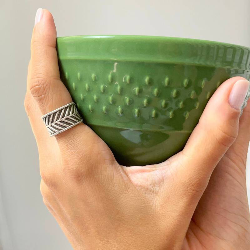 Wrapped Leaf Ring, Tropical Wide Band Open Adjustable Antique Silver Ton Floral Dainty Simple Gift Idea von MedcezirBohoJewelry