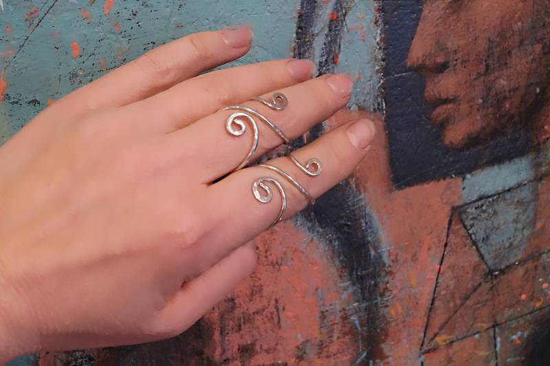 Arthritis Finger Schiene Sterling Silber 925 Oder Messing Gehämmert Strukturring 1 Stück von MedievalJewelryMagic