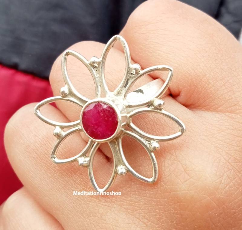 Ruby Ring-Red Ring-Handmade Silver Ring-925 Sterling Ring-Designer Teardrop Ring-Gift For Her-Promise Ring von Silverjewellery30