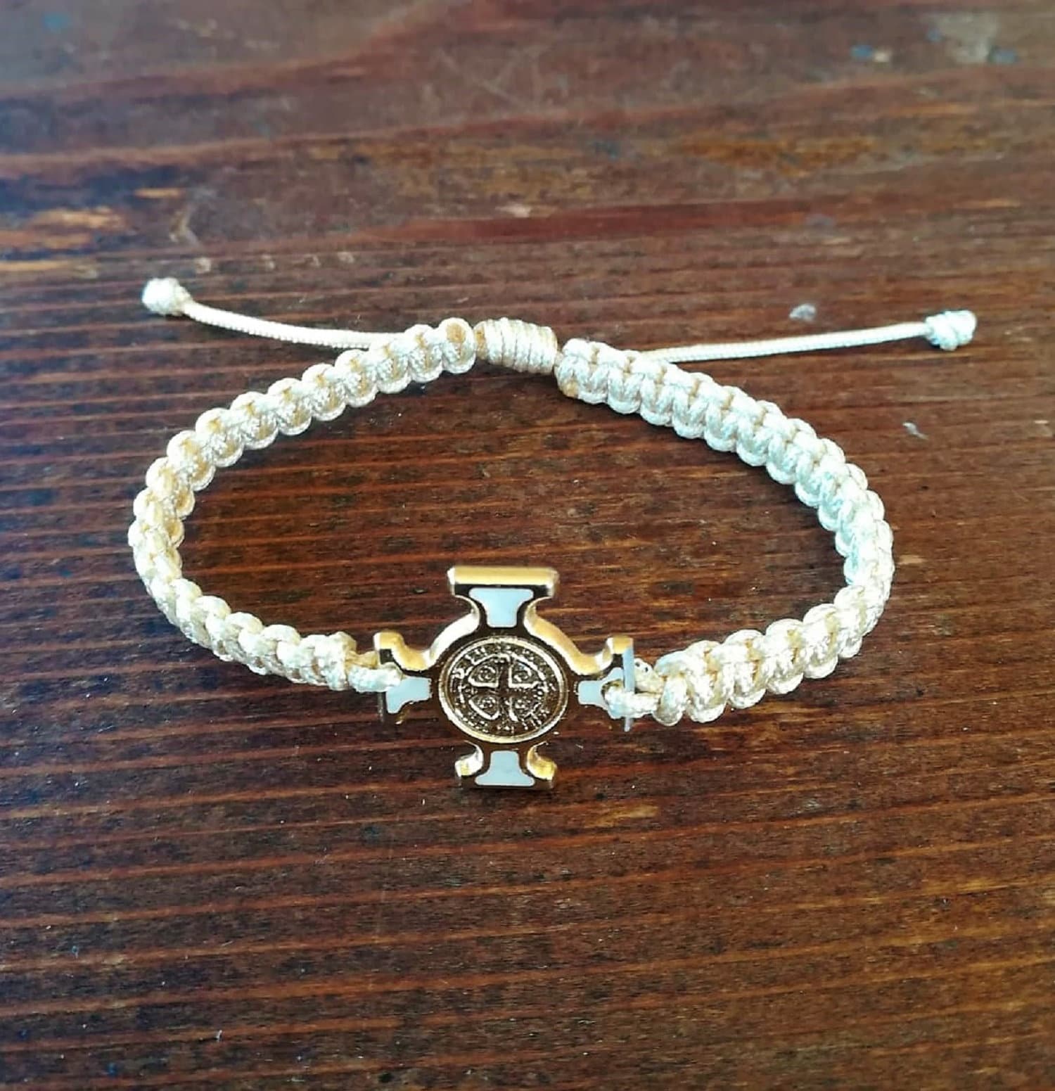 Benedikt Kreuz Pattee Armband, Verstellbares Kordel Pattee, Christliches Armband von MedjugorjeStoneGifts