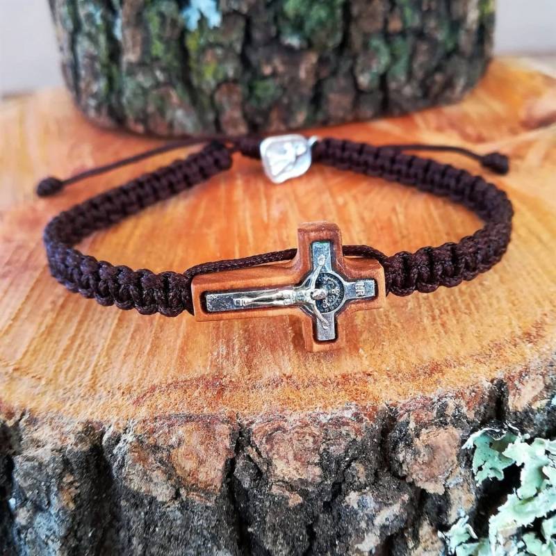 Herren Olivenholz Kreuz Armband, Verstellbares Schnur St. Benedikt Kreuz, Christliches Erste Kommunion Schmuck von MedjugorjeStoneGifts