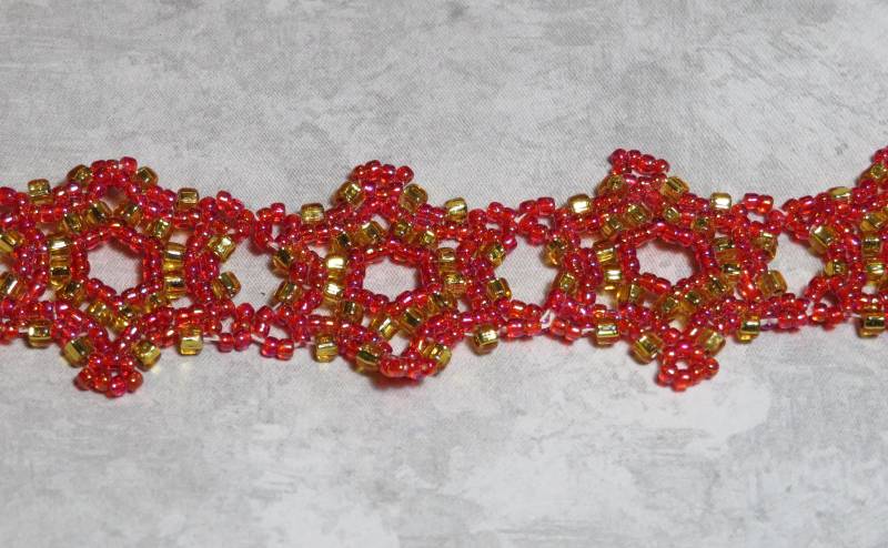 Armband-Rot-Gold Blumen Armband-Rot-Gold Blumen von MednisEnterprises