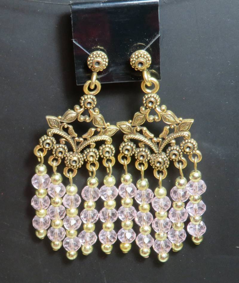 Kronleuchter Ohrringe-Rosa Mit 5 Baumelt von MednisEnterprises