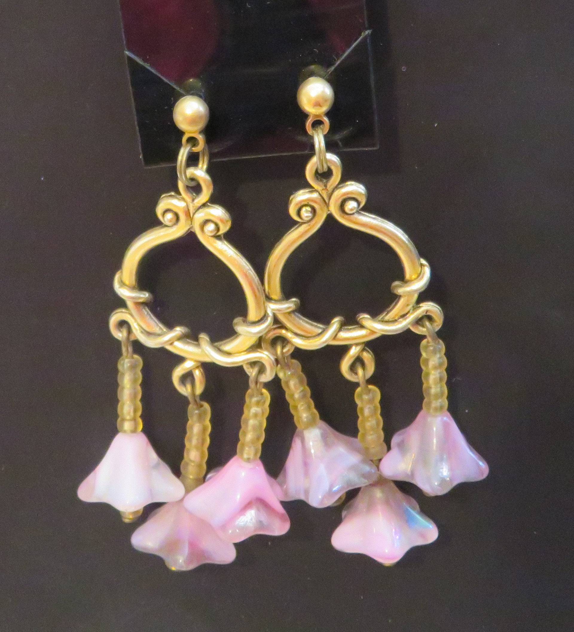 Ohrringe-Kronleuchter Mit Rosa Blüten von MednisEnterprises