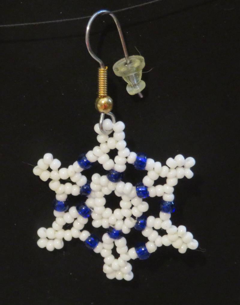 Ohrringe-Weiß Und Blau Schneeflocke Ohrringe-Weiß Und Blau Schneeflocke von MednisEnterprises
