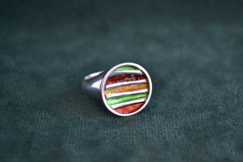 Bunter Silber - Und Emaillering, Runder Sterlingsilberring, Damenring, Handwerker-Schmuckdesign, Handgemachter Bunter Ring von MedusaFineJewelry