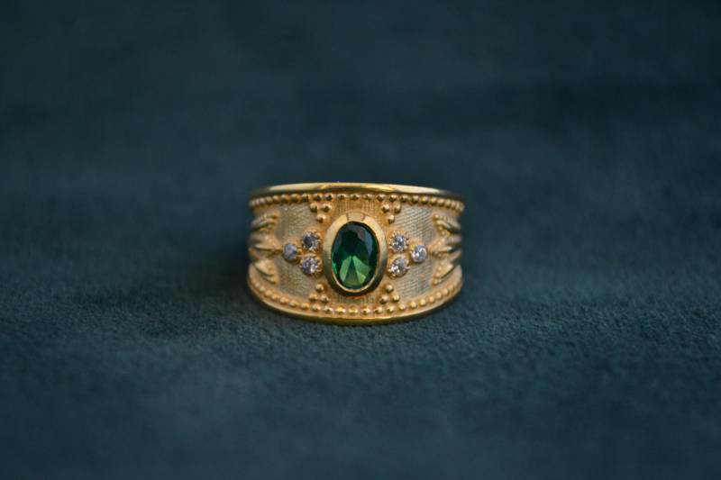 Etrusker Ring Mit Cubic Zirkonia Smaragd, Sterling Silber 22K Vergoldung, Goldring Multistein, Mittelalterlich von MedusaFineJewelry