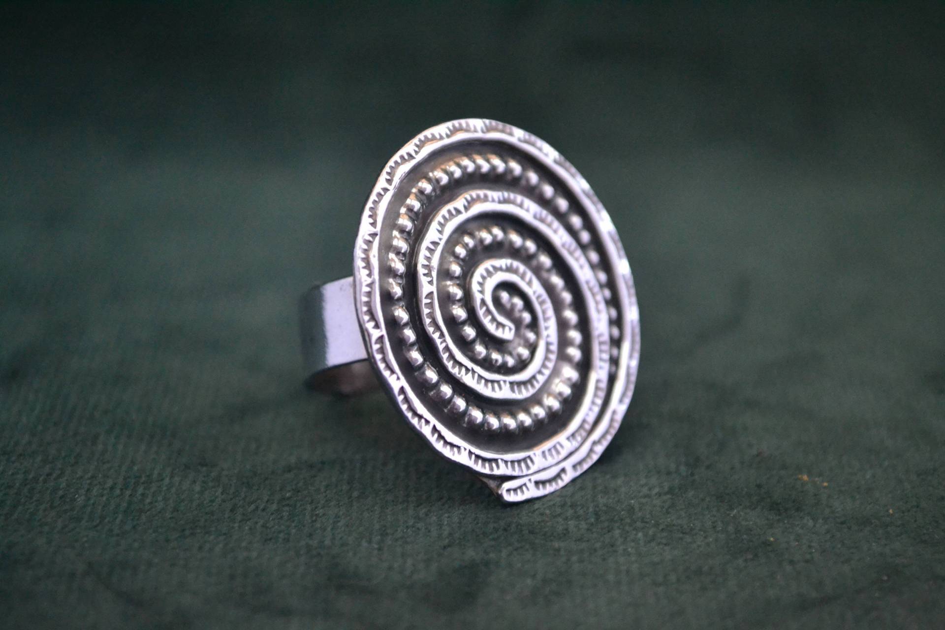 Handmade Sterling Silber Spiralring Graviert Ring, Geschenk Für Sie, Frauen Ring von MedusaFineJewelry