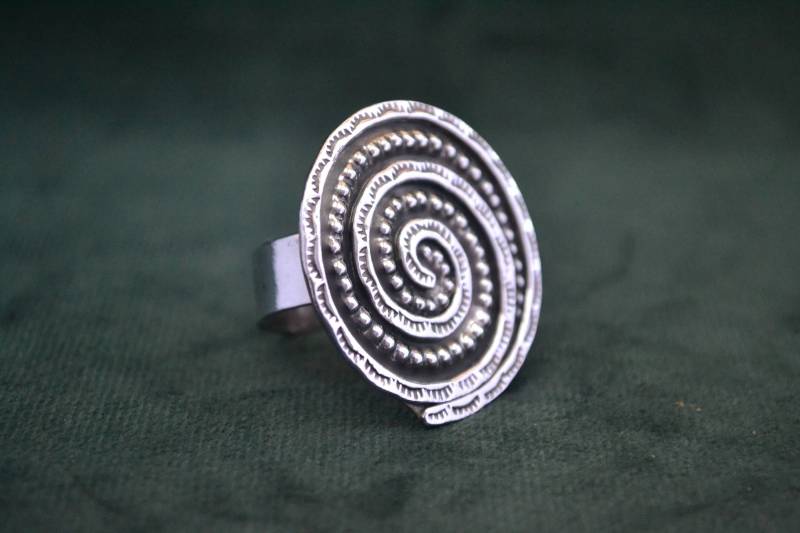 Handgemachter Ring Aus Sterlingsilber, Spirale, Geschenk Für Sie, Spiralring von MedusaFineJewelry