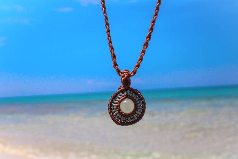 Makramee Mandala Anhänger/Sommer Strand Rund Edelstein Halskette Kleine Minimal Perlen Makrame Schmuck Mit Stein Geschenk Makramee Mandala Anhänger/Sommer Strand Rund Edelstein Halskette Kleine Minimal Perlen Makrame Schmuck Mit Stein Geschenk von MedusaJewelz
