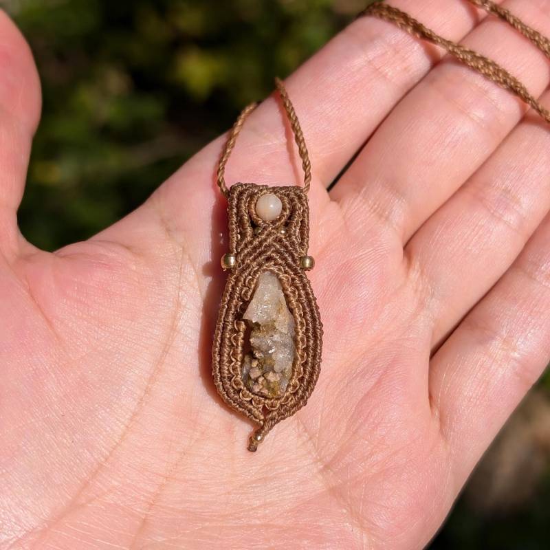 Makramee Kette Apatit Und Pfirsich Mondstein Perle, Kristall Halskette Nach Pyromorphit, Edelstein von MedusaMacrame