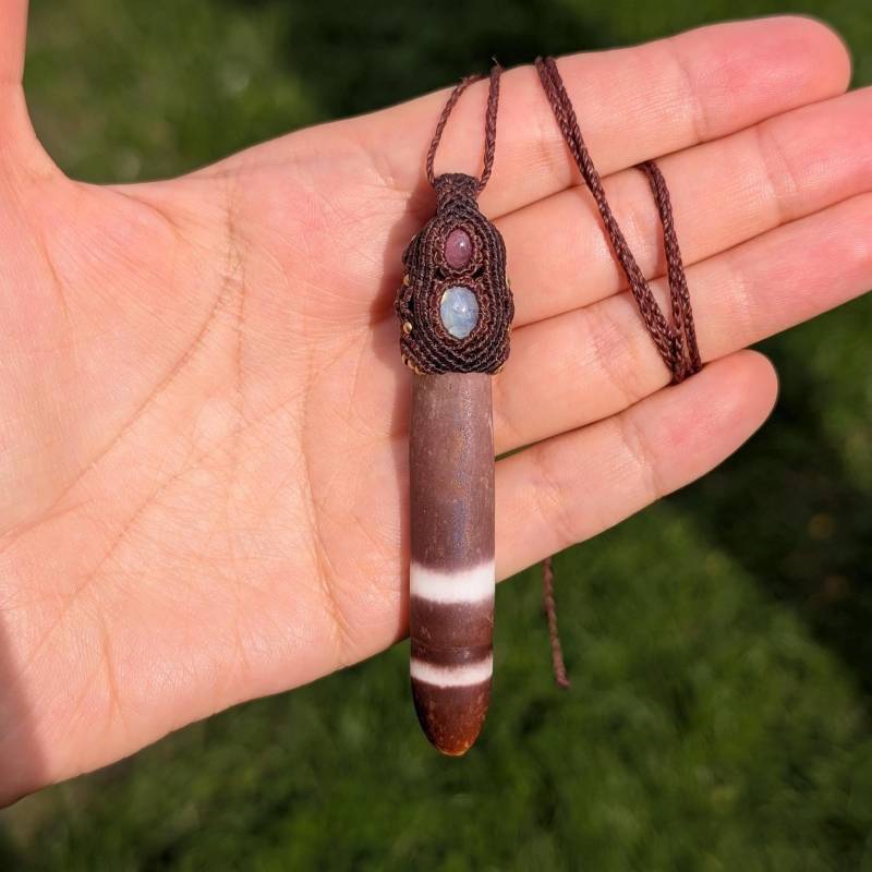 Talisman Kette Seeigelstachel Mit Pinkem Turmalin Und Weißem Labradorit Edelstein Handgemacht von MedusaMacrame