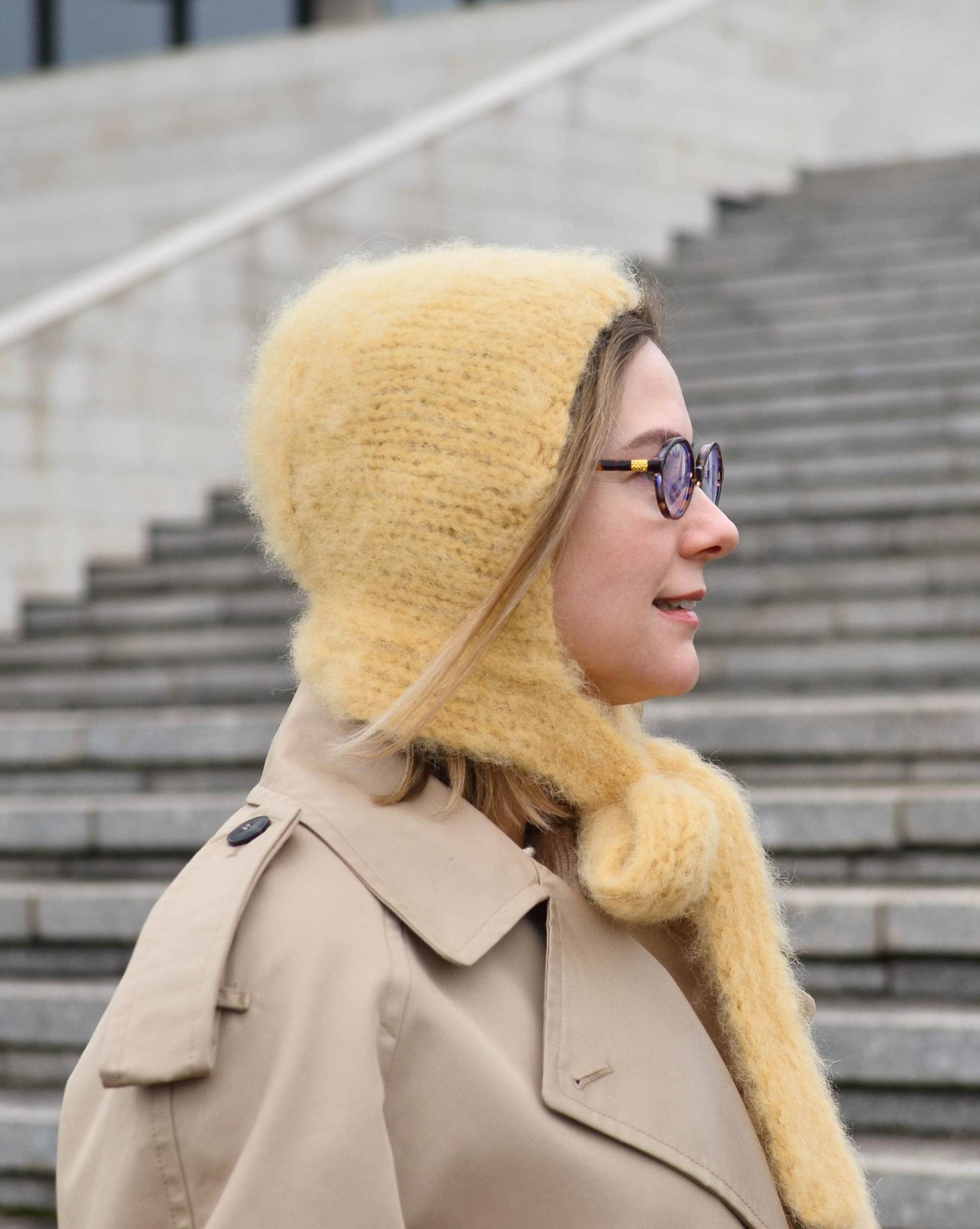 Buttergelbe Mohair Haube Für Frauen, Flauschige Gestrickte Balaclava Fliege, Dicke Band Kapuze, Alpaka Wolle Helm Mütze, Frühjahrs Kleidung von Medvilniukas