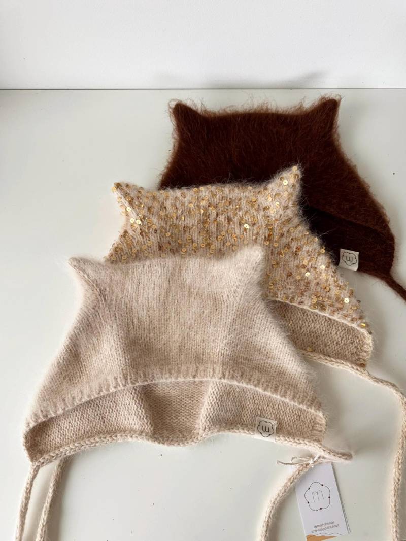 Flauschig Gestrickte Mütze, Handgefertigte Kaschmir Balaclava Mit Katzenohren von Medvilniukas