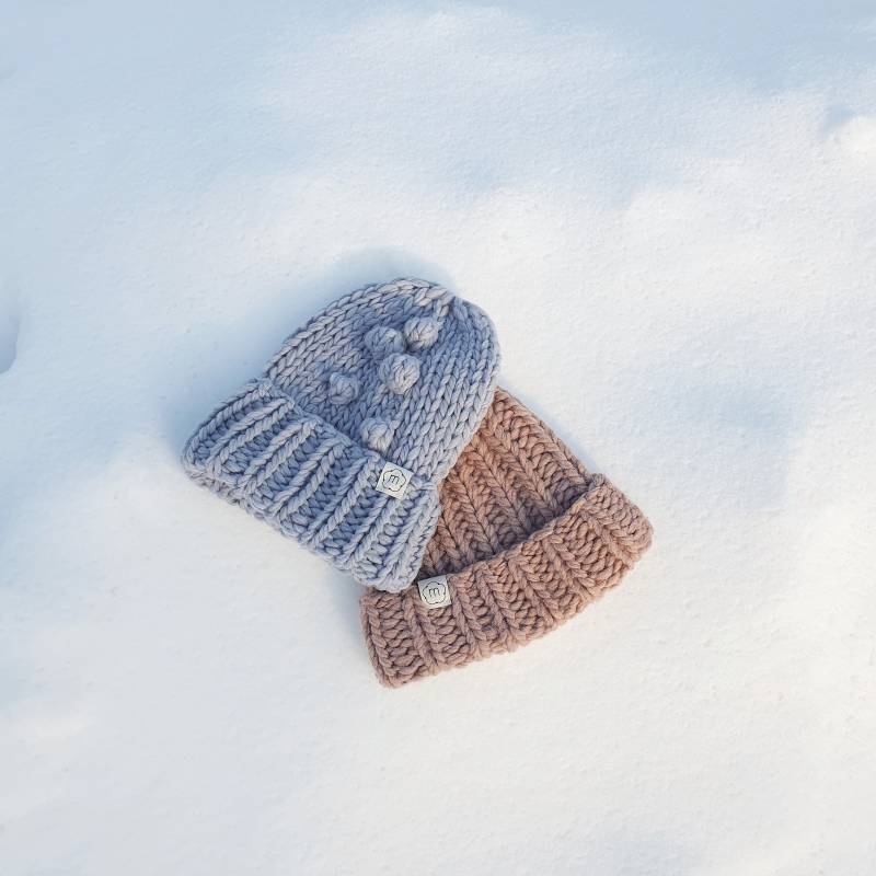 Grobstrick Mütze Für Damen Aus Dicker Grobstrick Wolle Mit Kleinen Bläschen von Medvilniukas