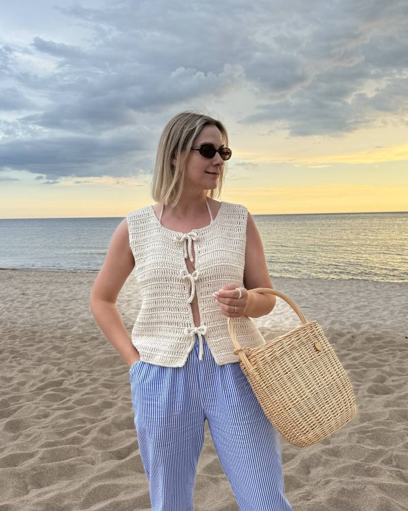 Handgemachte Gehäkelte Baumwollweste Mit Schleifen Für Frauen, Gestrickte Bluse Bindedetail, Ärmelloses Sommer-Tanktop, Nachhaltige Kleidung, Gilet von Medvilniukas