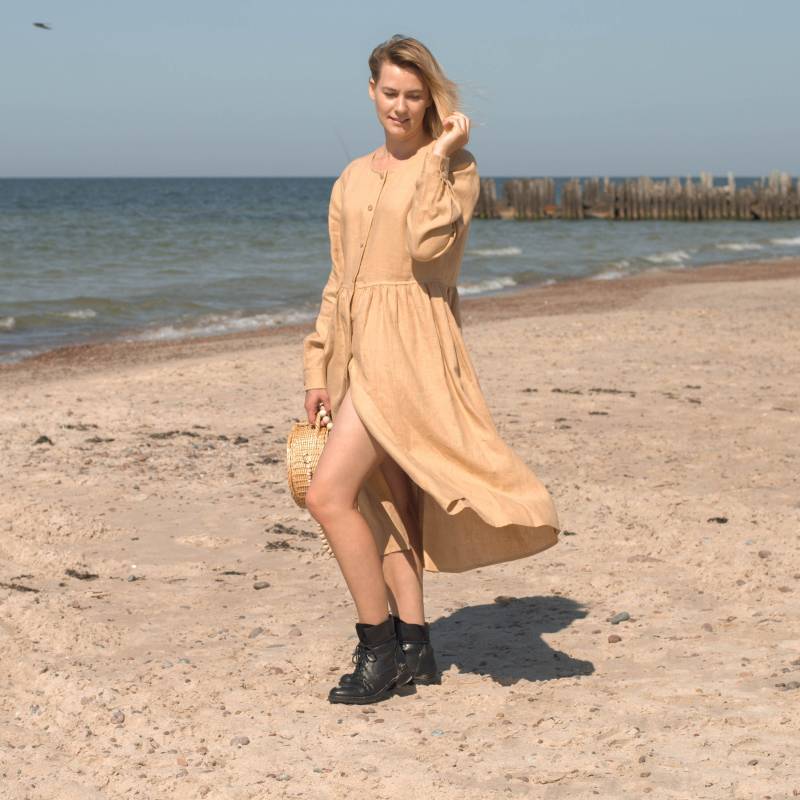 Handgemachtes Leinenkleid, Versandfertig, Größe M, Hemdleinenkleid, Geknöpftes Kleid von Medvilniukas